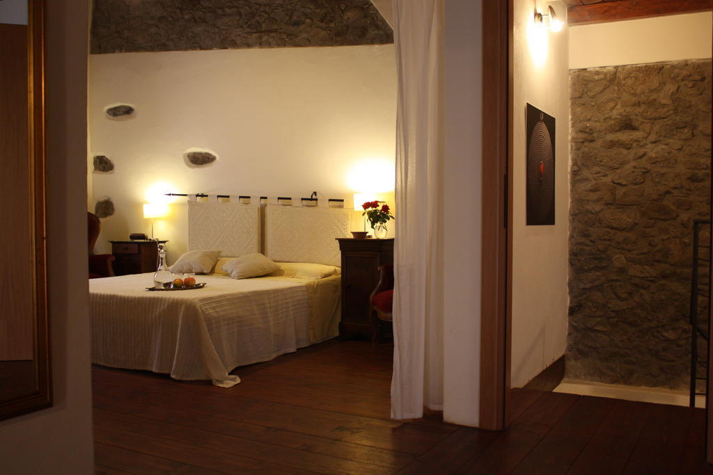 Bed and Breakfast Il Lupo Rosso Santu Lussurgiu Zimmer foto